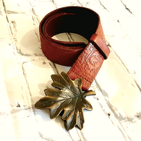 GAP ORANGE TAN EMBOSSED LEATHER BELT/LEAF BUCKLE